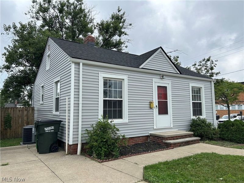 530 Darlington Drive, Bedford, OH 44146 Photo 2