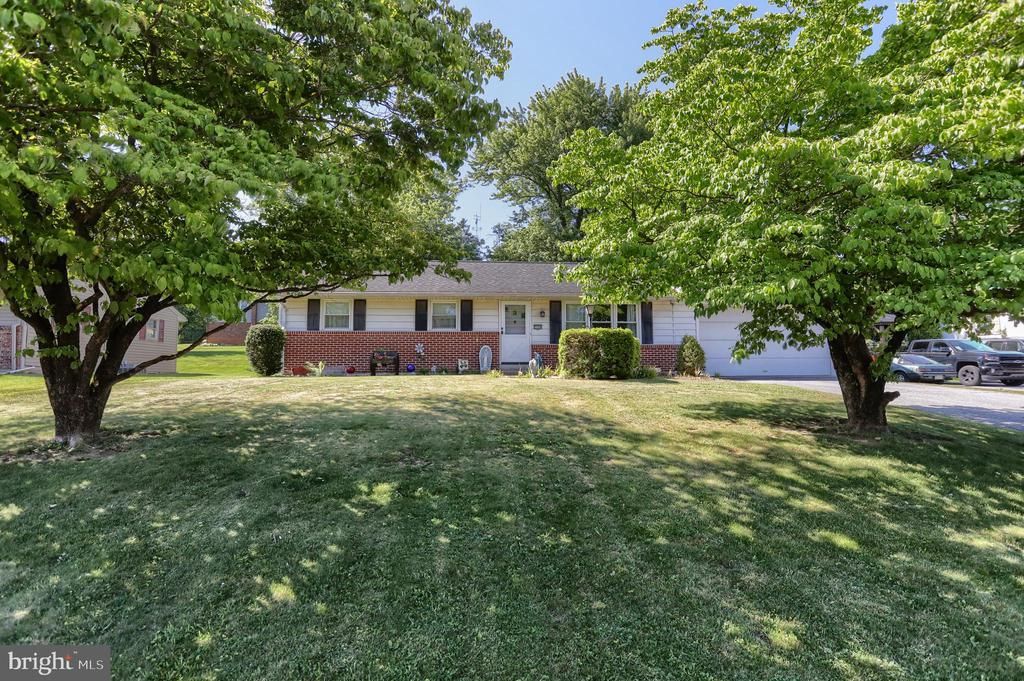 1154 Kochenderfer Rd, Lebanon, PA 17046 Main Photo