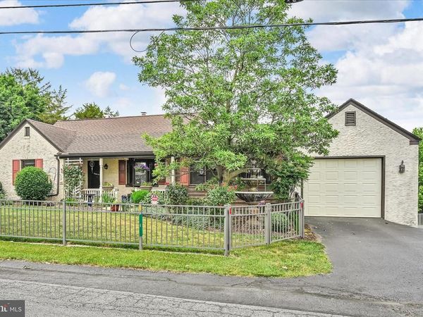 4 N CONESTOGA VIEW DRIVE, AKRON, PA 17501