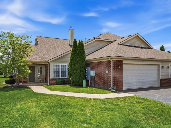27 Greenhedge Circle , Delaware, OH 43015