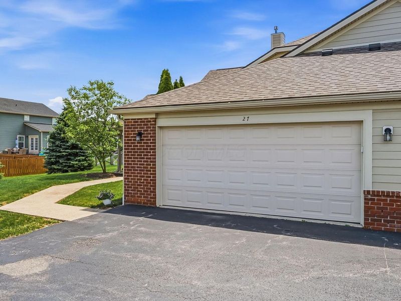 27 Greenhedge Circle , Delaware, OH 43015 Photo 2