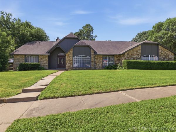 501 E Winston Circle , Broken Arrow, OK 74011