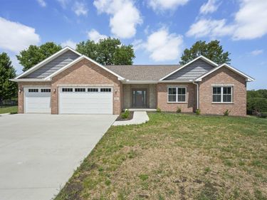 1621 GRANDLAKE Court, Pekin, IL 61554