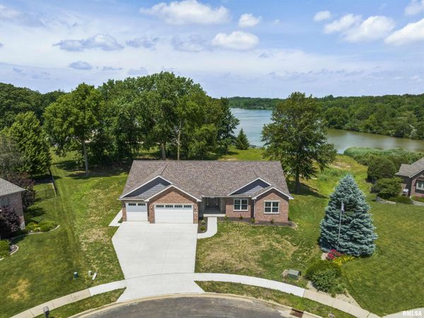 1621 GRANDLAKE Court, Pekin, IL 61554
