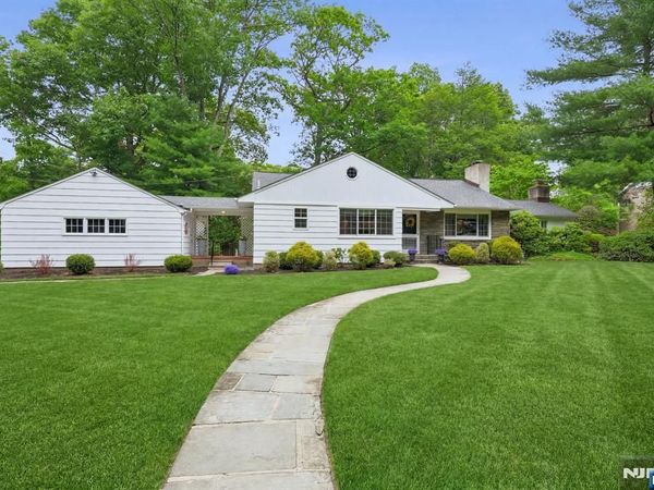 25 Grove Street, CALDWELL, NJ 07006