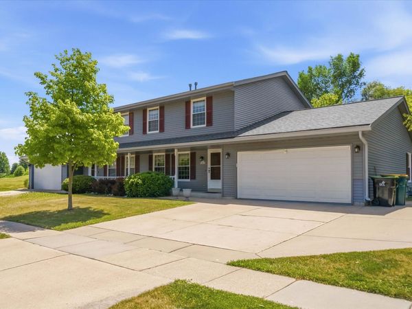 W213N16673 Glen Brooke Dr, Jackson, WI 53037
