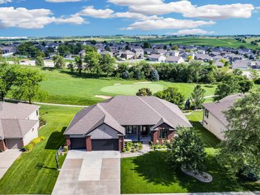 17117 Oakmont Drive, Omaha, NE 68136