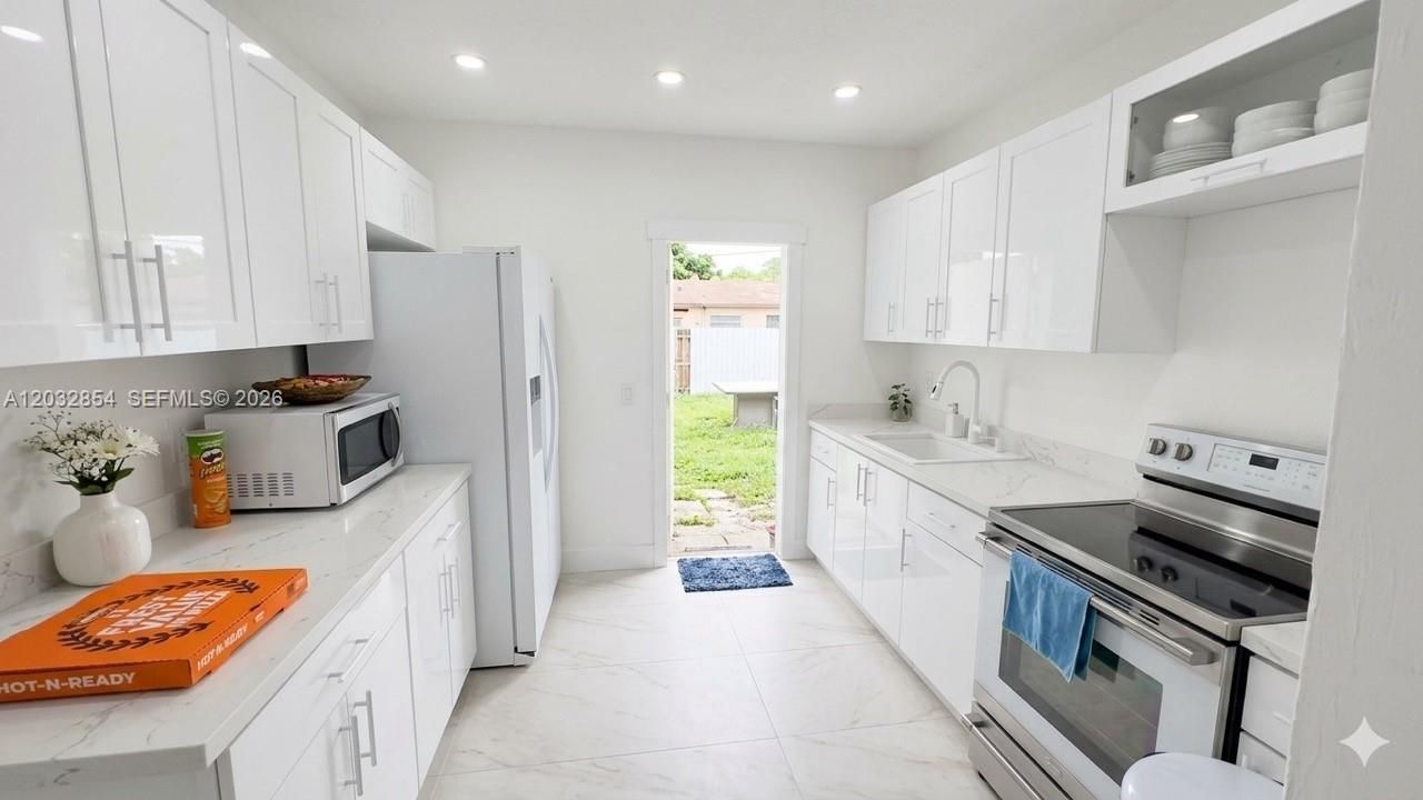 261 NW 139th St, Miami, FL 33168 Photo