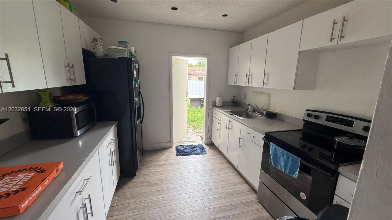 261 NW 139th St, Miami, FL 33168 Photo