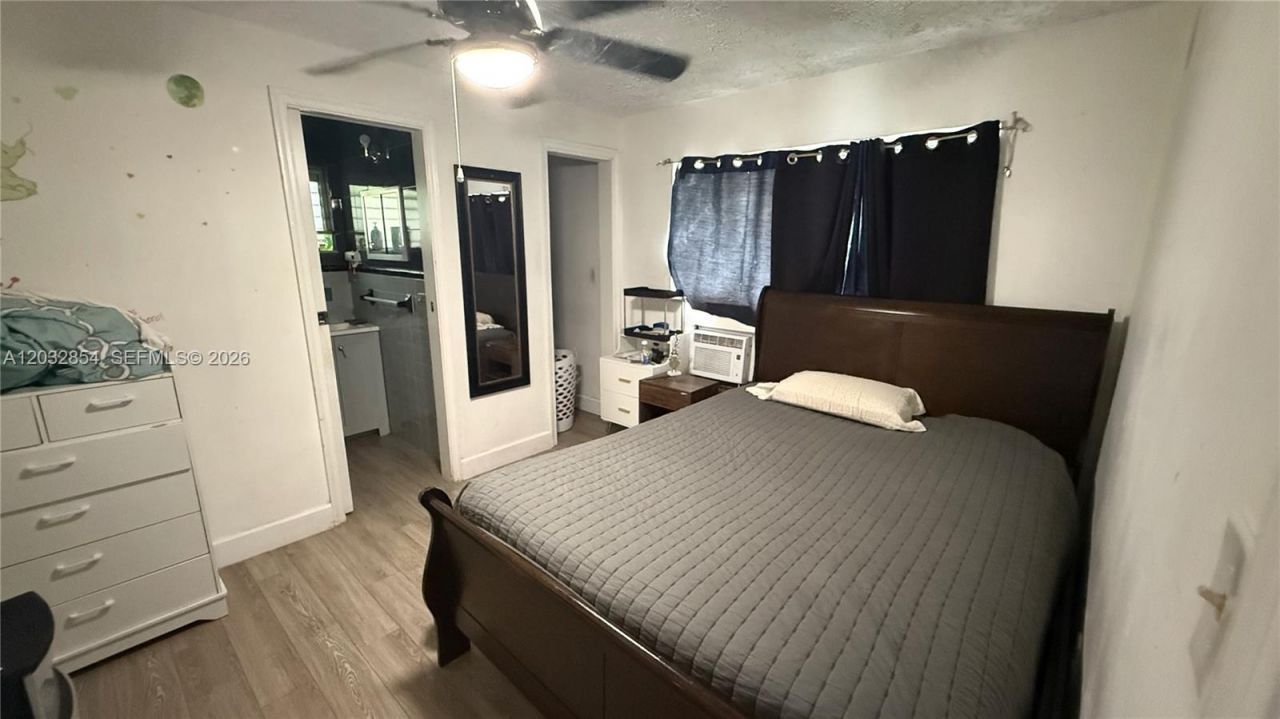 261 NW 139th St, Miami, FL 33168 Photo