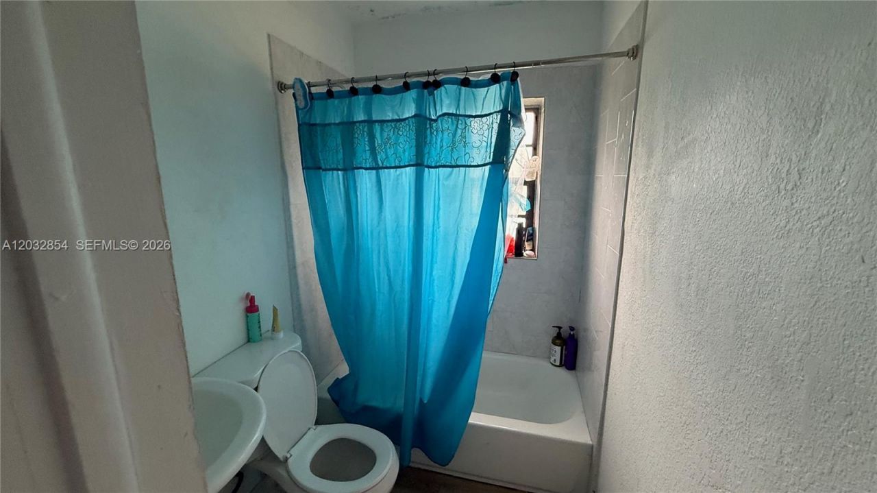 261 NW 139th St, Miami, FL 33168 Photo