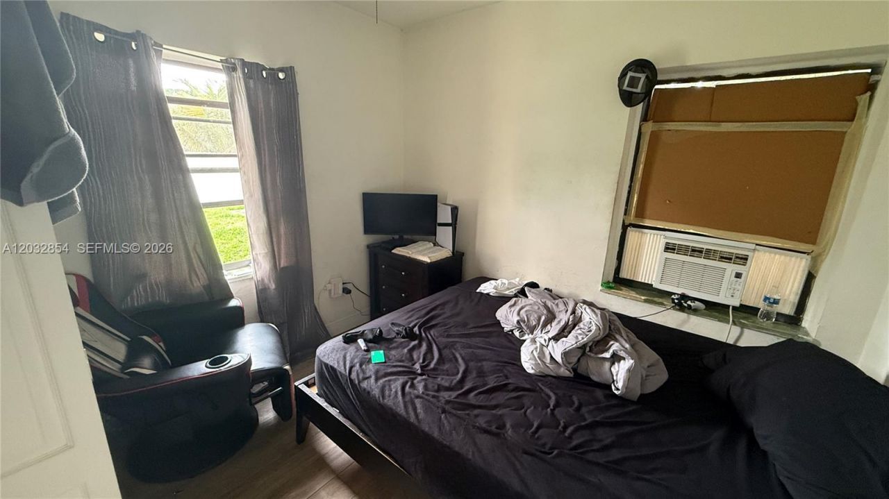 261 NW 139th St, Miami, FL 33168 Photo