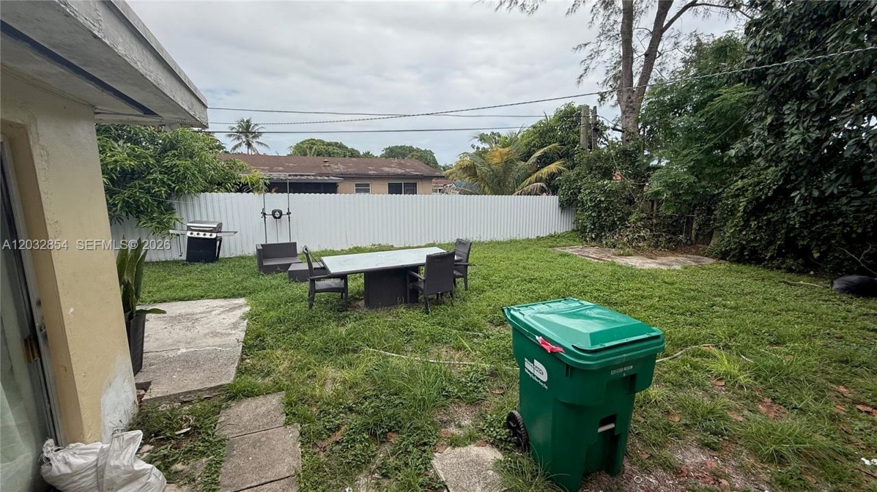 261 NW 139th St, Miami, FL 33168 Photo