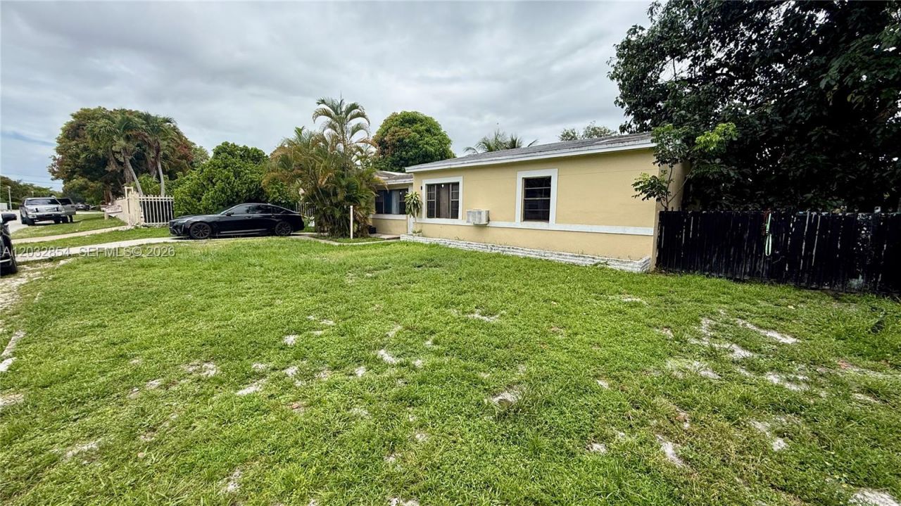 261 NW 139th St, Miami, FL 33168 Photo