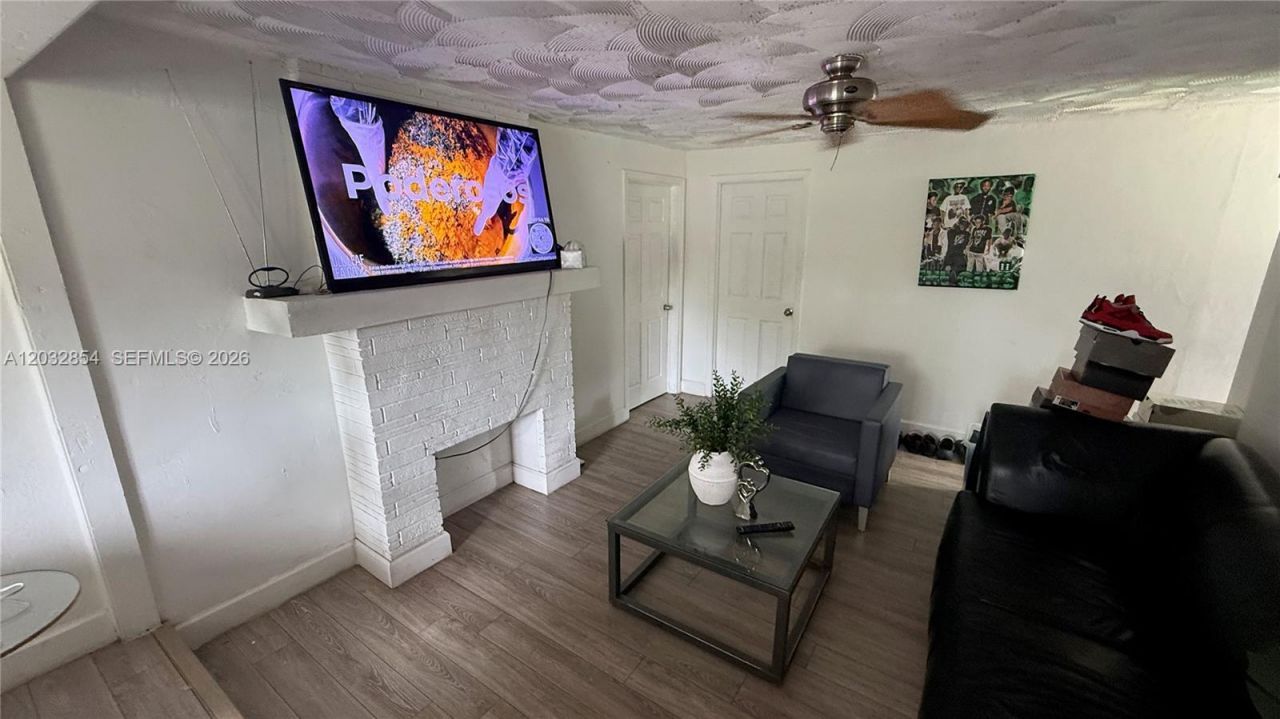 261 NW 139th St, Miami, FL 33168 Photo