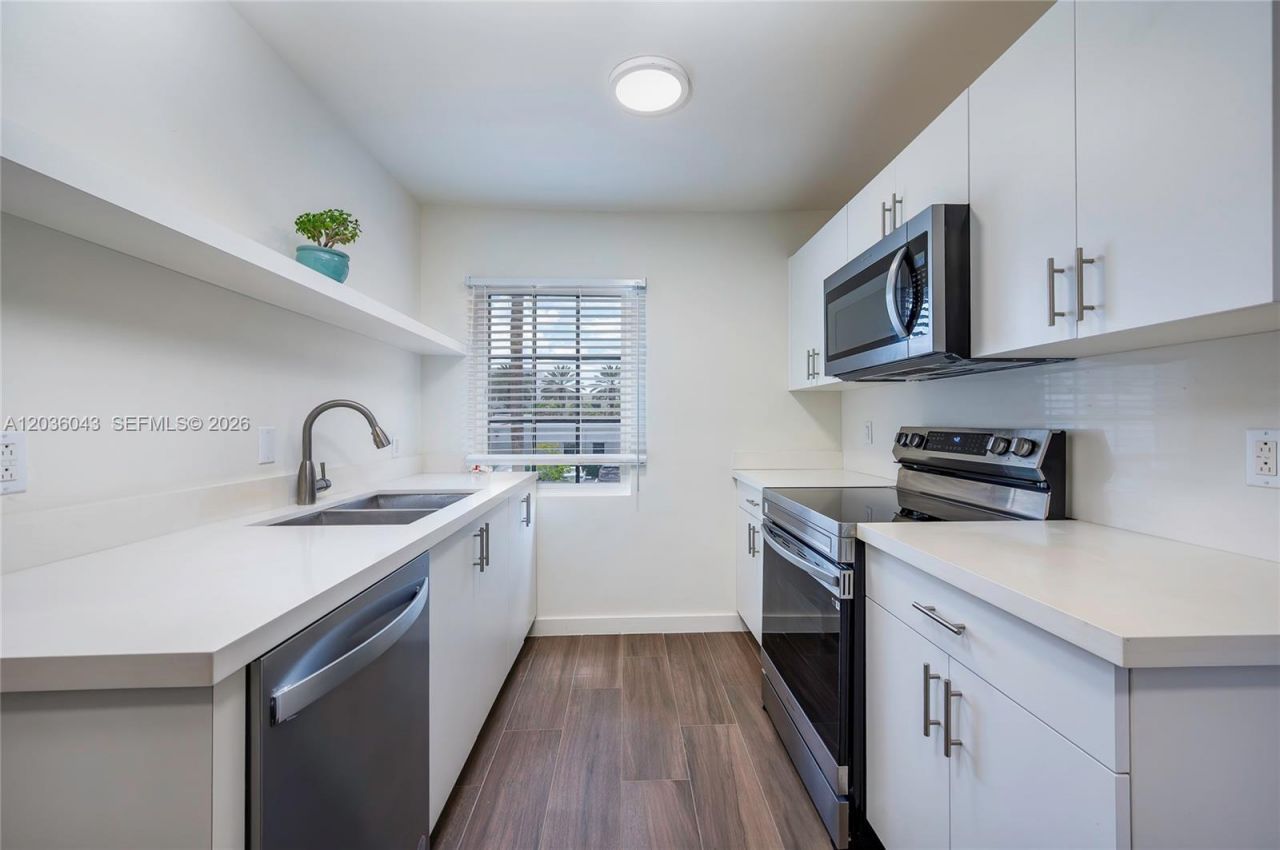 217 Madeira Ave, Unit 4, Coral Gables, FL 33134 Photo