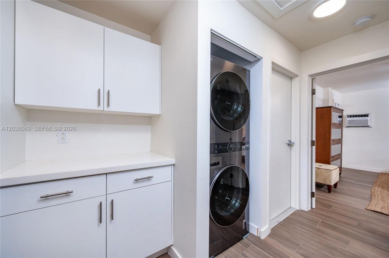 217 Madeira Ave, Unit 4, Coral Gables, FL 33134 Photo