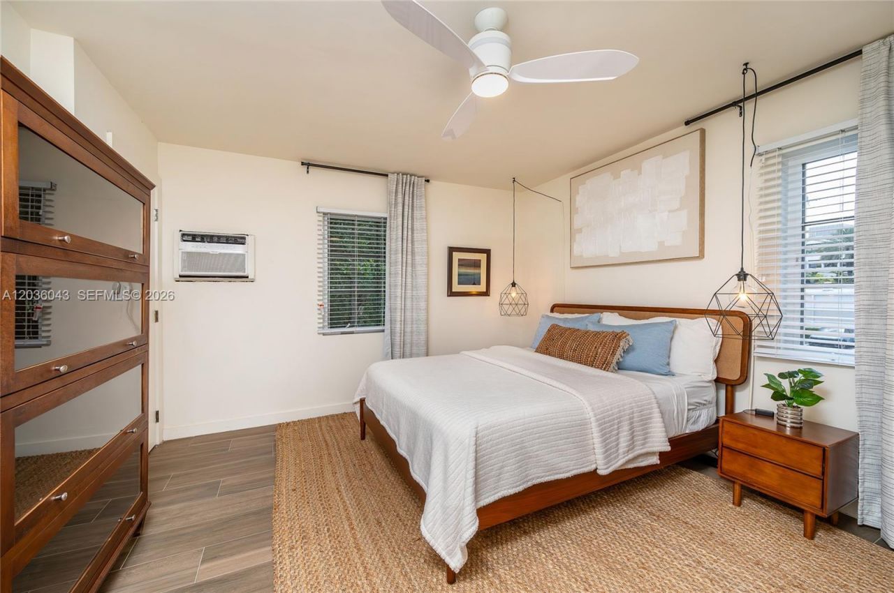 217 Madeira Ave, Unit 4, Coral Gables, FL 33134 Photo