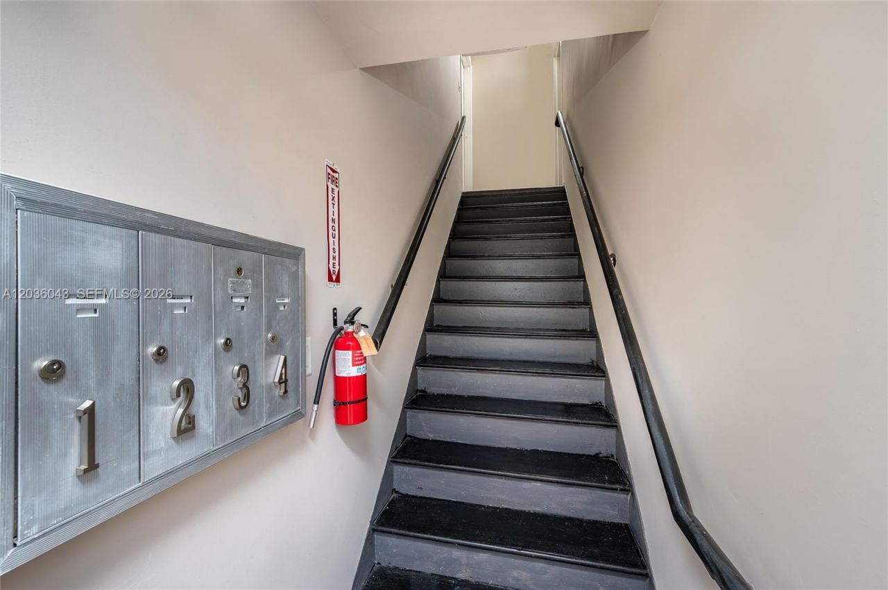 217 Madeira Ave, Unit 4, Coral Gables, FL 33134 Photo