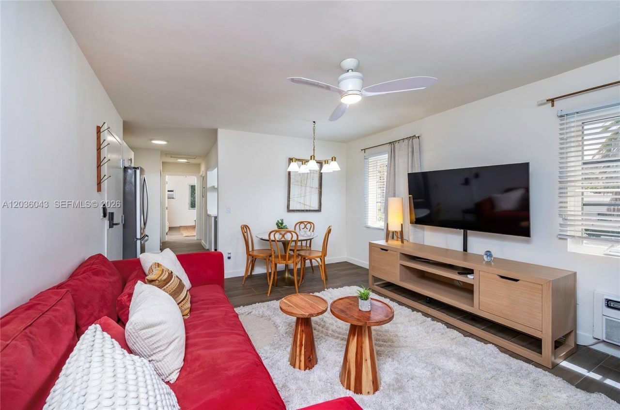 217 Madeira Ave, Unit 4, Coral Gables, FL 33134 Photo