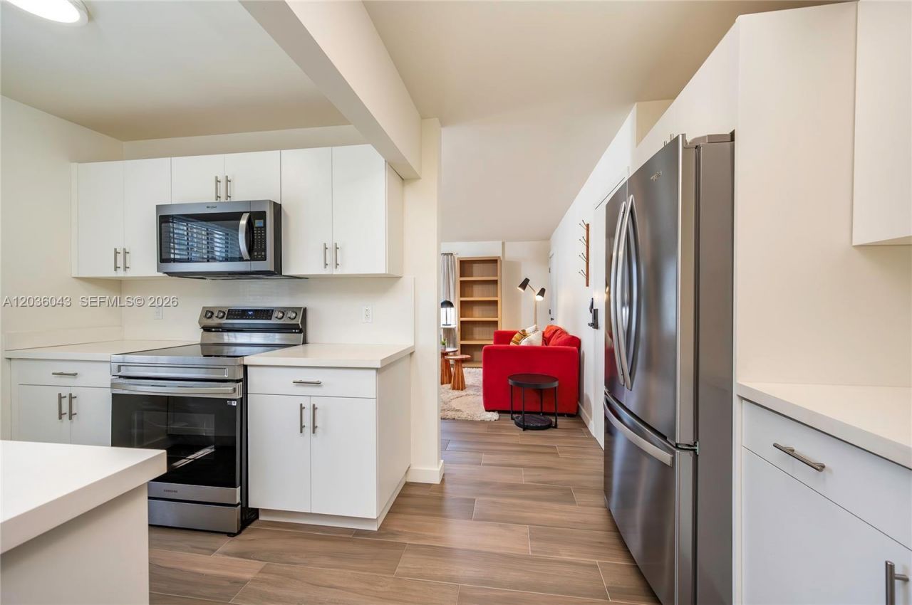 217 Madeira Ave, Unit 4, Coral Gables, FL 33134 Photo