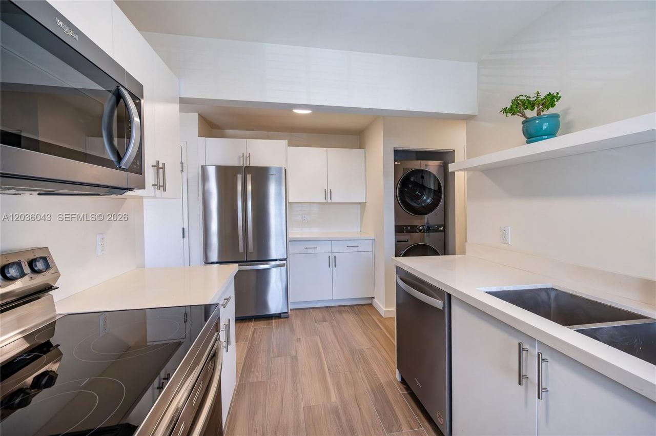 217 Madeira Ave, Unit 4, Coral Gables, FL 33134 Photo