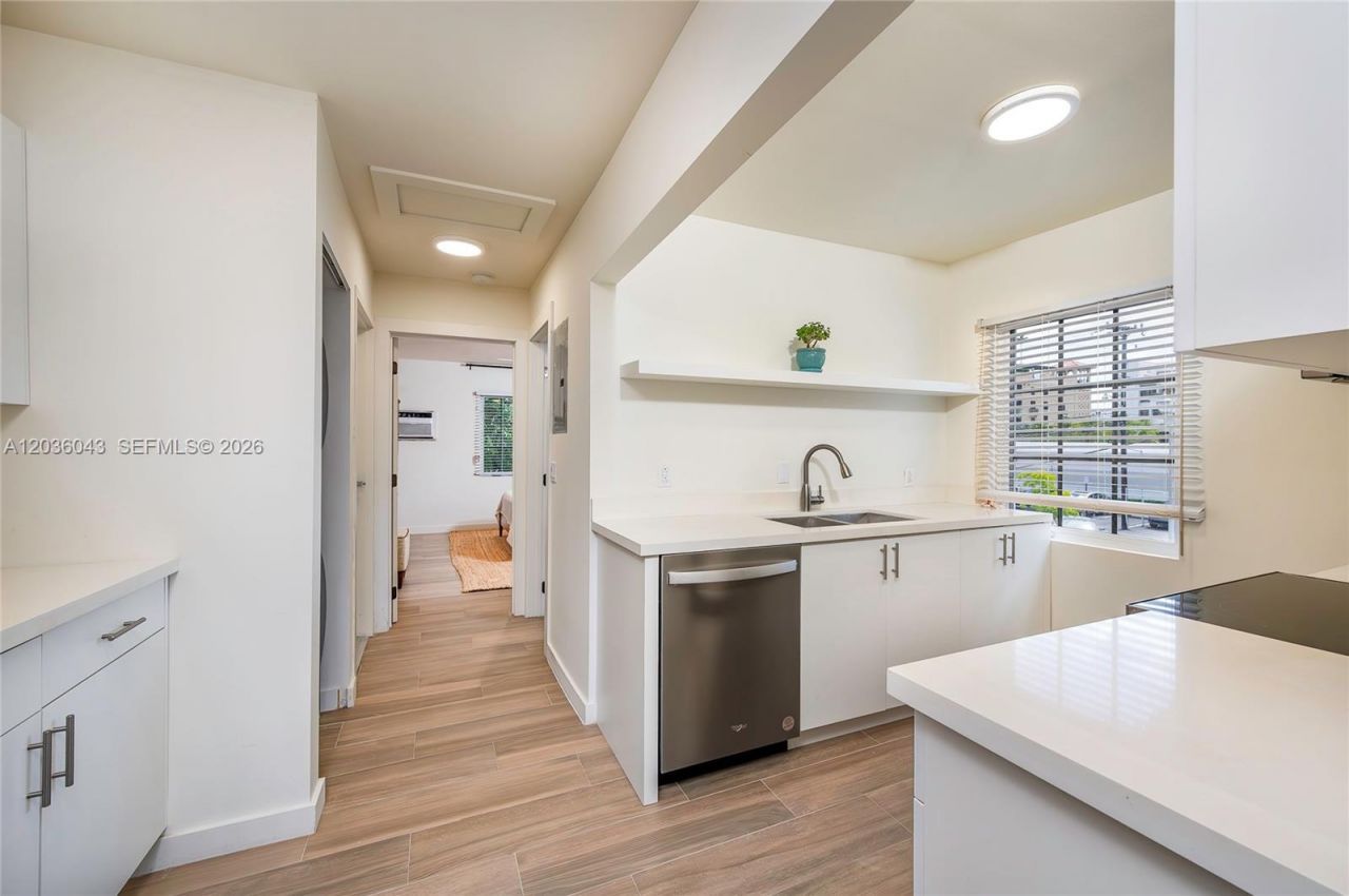 217 Madeira Ave, Unit 4, Coral Gables, FL 33134 Photo