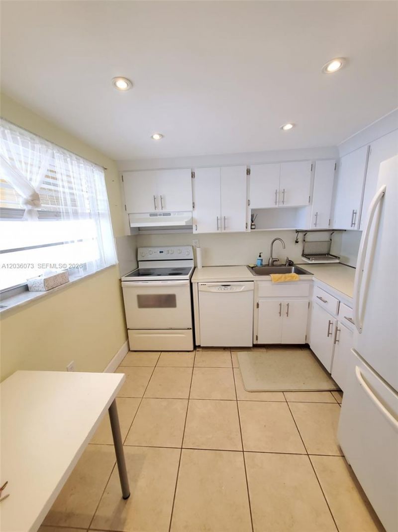 7900 Tatum Waterway Dr , Unit 502, Miami Beach, FL 33141 Photo