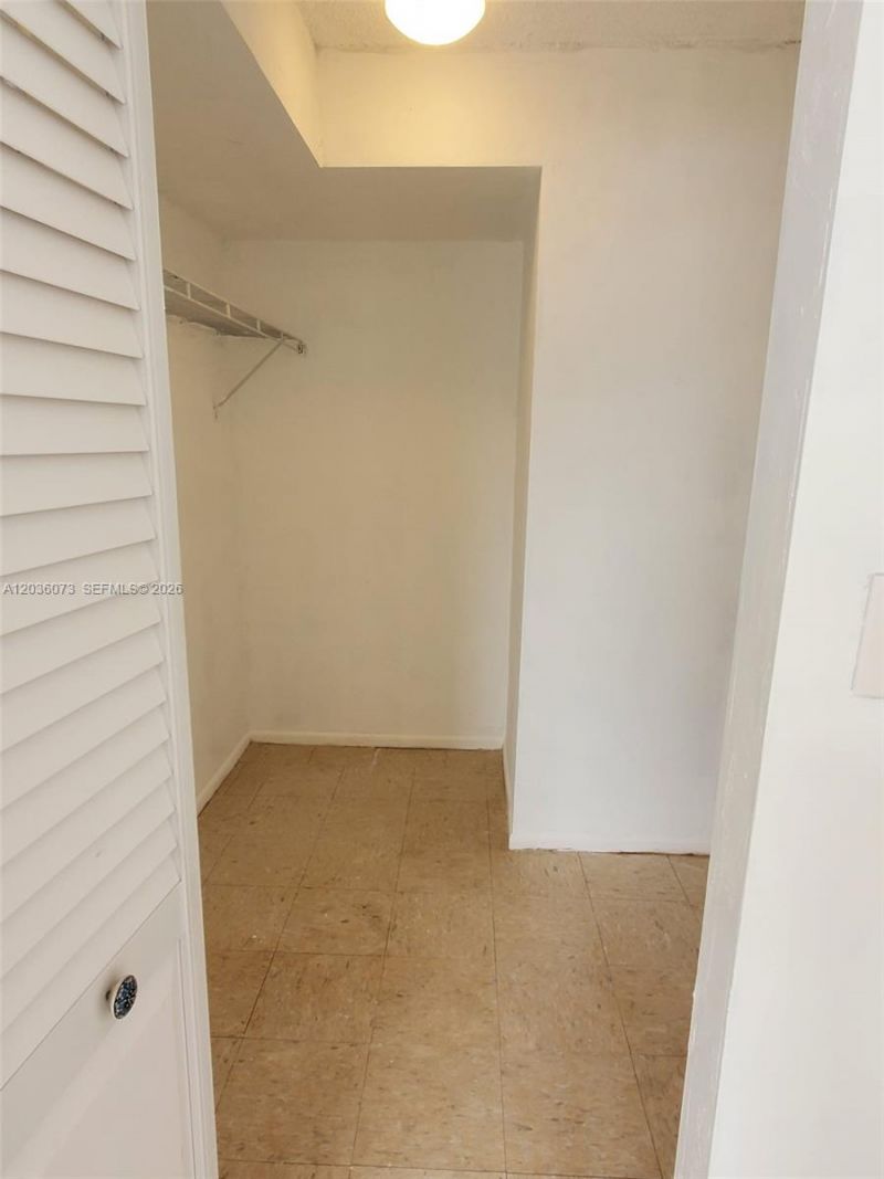 7900 Tatum Waterway Dr , Unit 502, Miami Beach, FL 33141 Photo