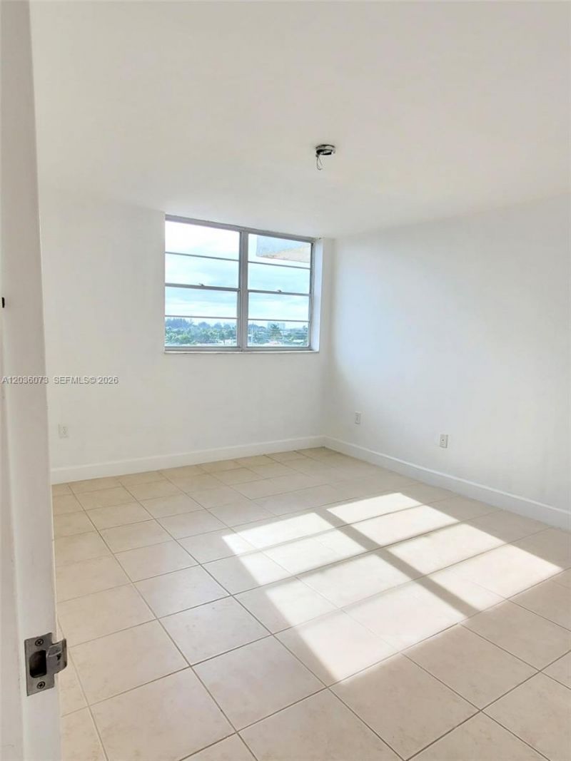 7900 Tatum Waterway Dr , Unit 502, Miami Beach, FL 33141 Photo