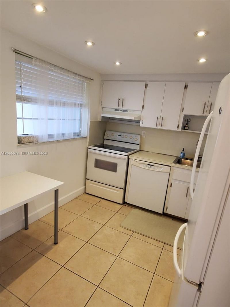7900 Tatum Waterway Dr , Unit 502, Miami Beach, FL 33141 Photo