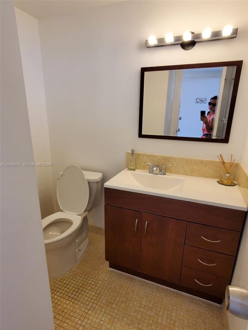 7900 Tatum Waterway Dr , Unit 502, Miami Beach, FL 33141 Photo