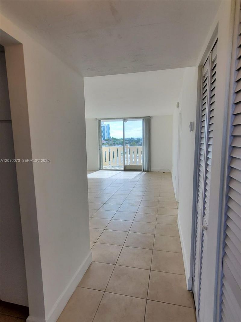 7900 Tatum Waterway Dr , Unit 502, Miami Beach, FL 33141 Photo