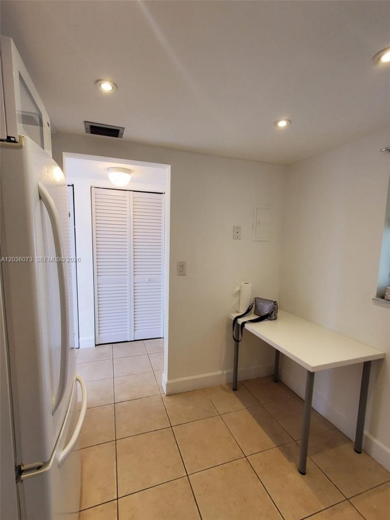7900 Tatum Waterway Dr , Unit 502, Miami Beach, FL 33141 Photo