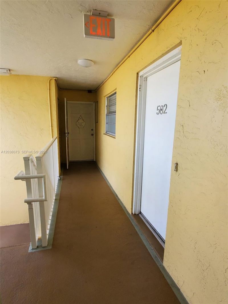 7900 Tatum Waterway Dr , Unit 502, Miami Beach, FL 33141 Photo