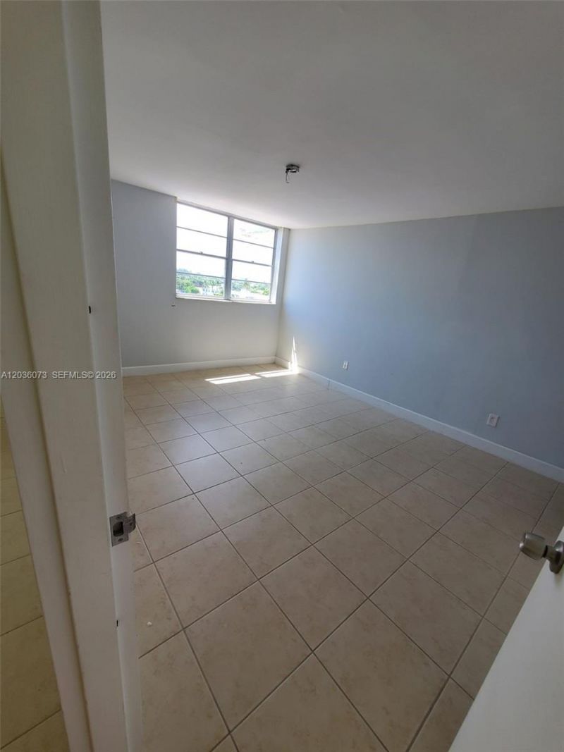 7900 Tatum Waterway Dr , Unit 502, Miami Beach, FL 33141 Photo