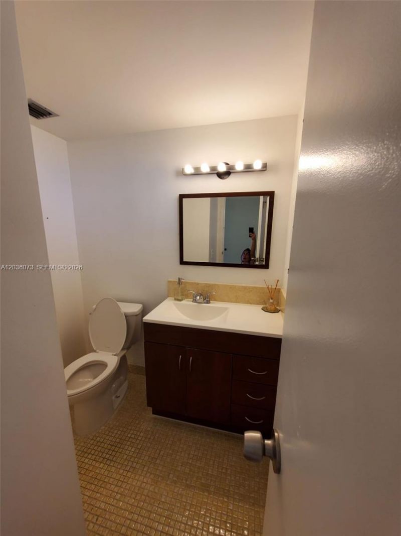 7900 Tatum Waterway Dr , Unit 502, Miami Beach, FL 33141 Photo