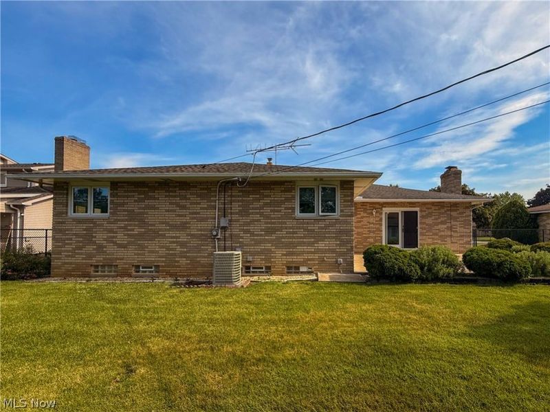 13665 Pawnee Trail, Middleburg Heights, OH 44130 Photo 7