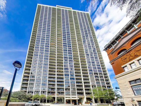 1560 N Sandburg Terrace , Unit 315J, Chicago, IL 60610