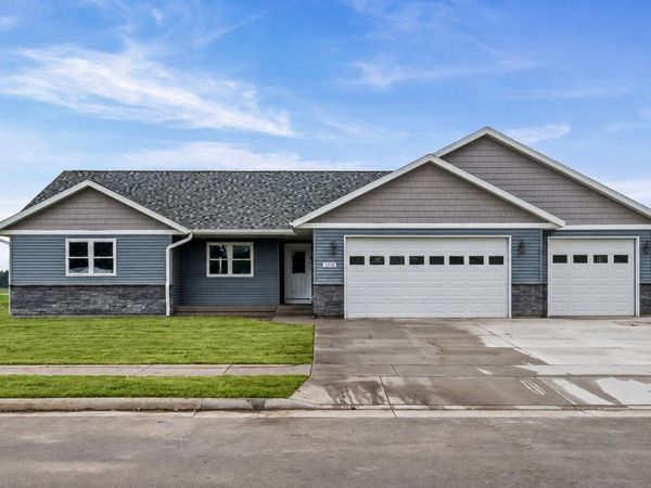 1212 Leo Dr, Holmen, WI 54636