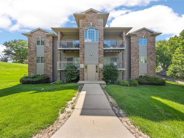 471 N 1st Avenue , Iowa City, IA 52245