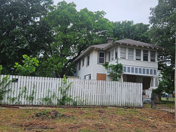 124 E 2nd , Stroud, OK 74079