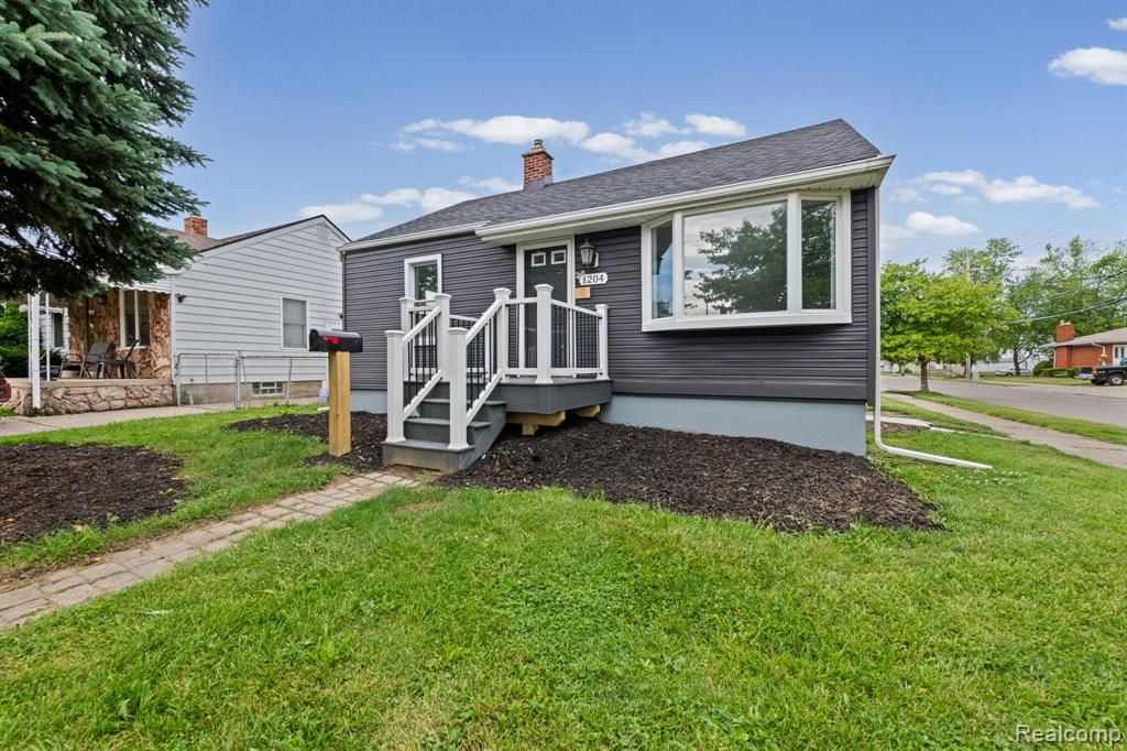 1204 8th Street, Wyandotte, MI 48192 Main Photo