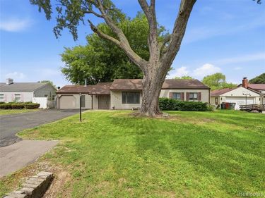 37843 Emery Street, Clinton Twp, MI 48036