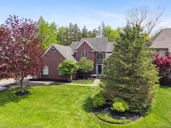 27852 Larson Lane , Farmington Hills, MI 48331