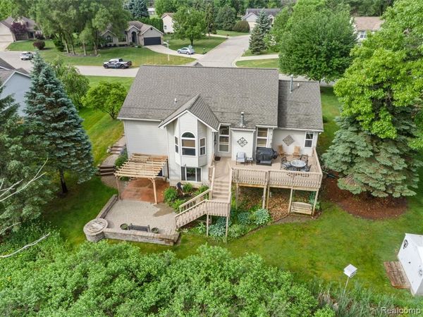 2460 Fenton Creek Lane , Fenton Twp, MI 48430