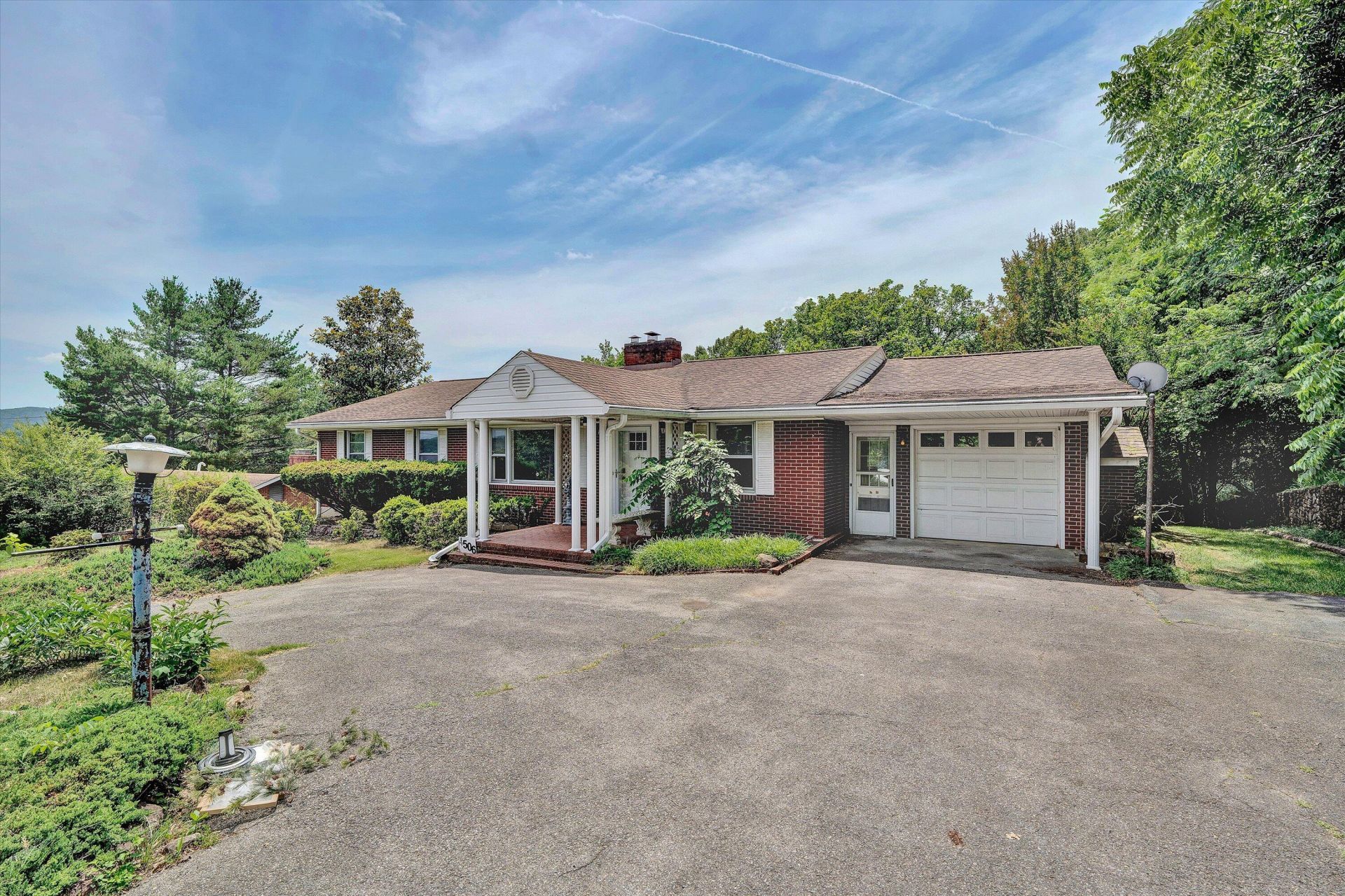 4506 Rosecrest Rd, Roanoke, VA 24018 Main Photo