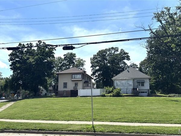 703 N Elm Street , Greenville, IL 62246