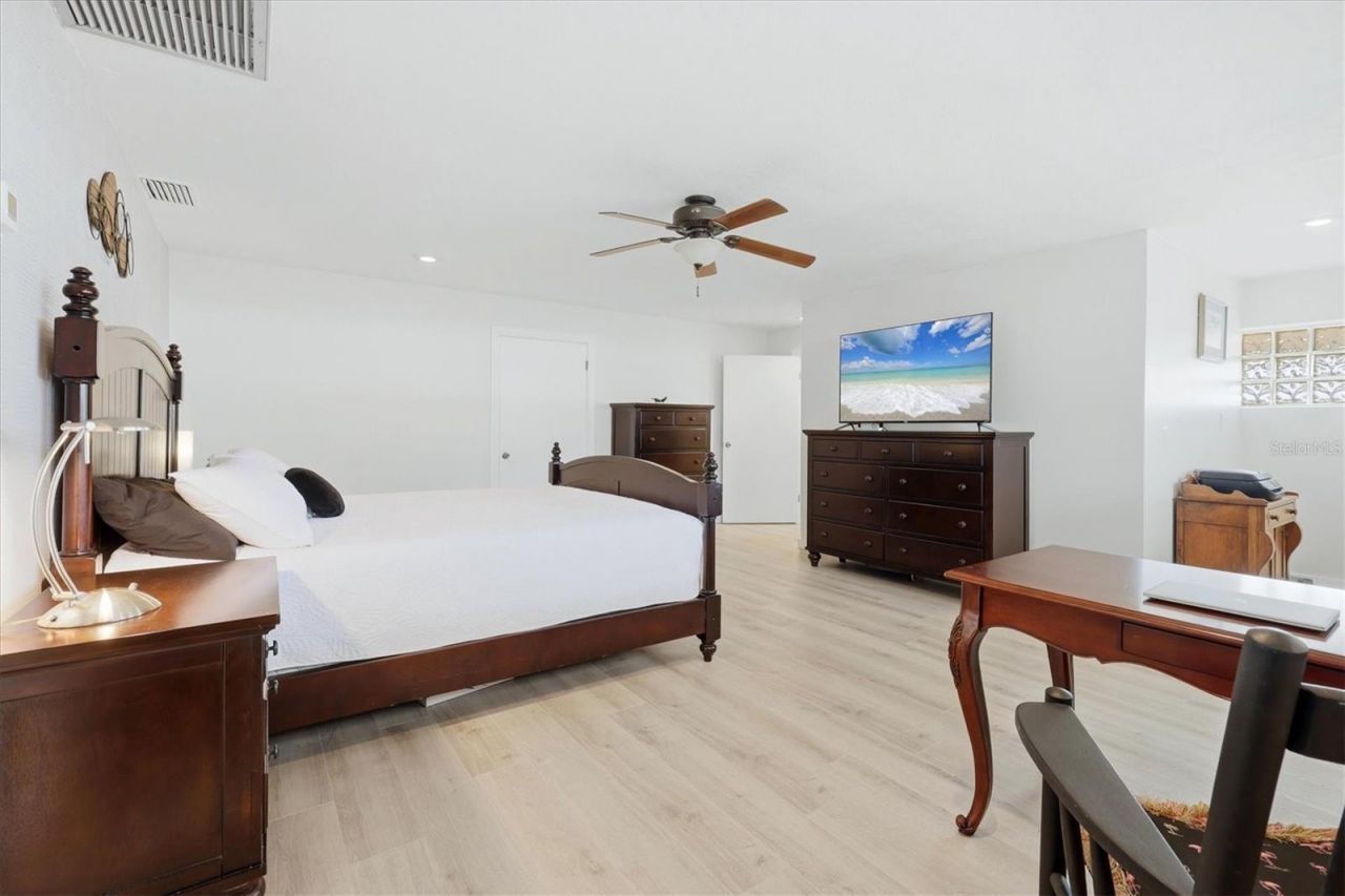 3612 S Lockwood Ridge Road, Sarasota, FL 34239 Photo