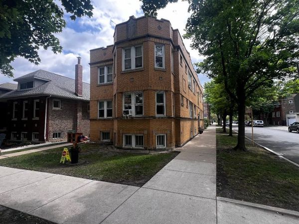 2854 W Grace Avenue , Chicago, IL 60618
